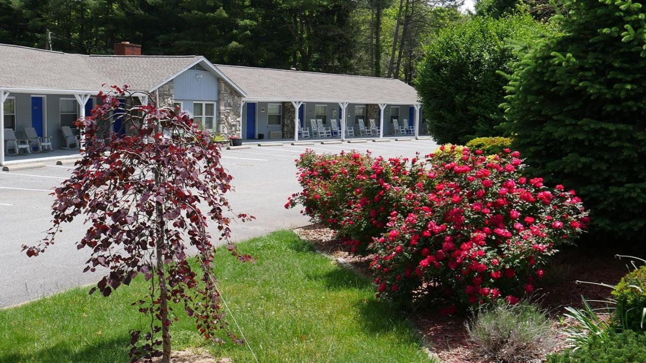 Meadowlark Motel With Restaurant & Bar Maggie Valley Exterior photo
