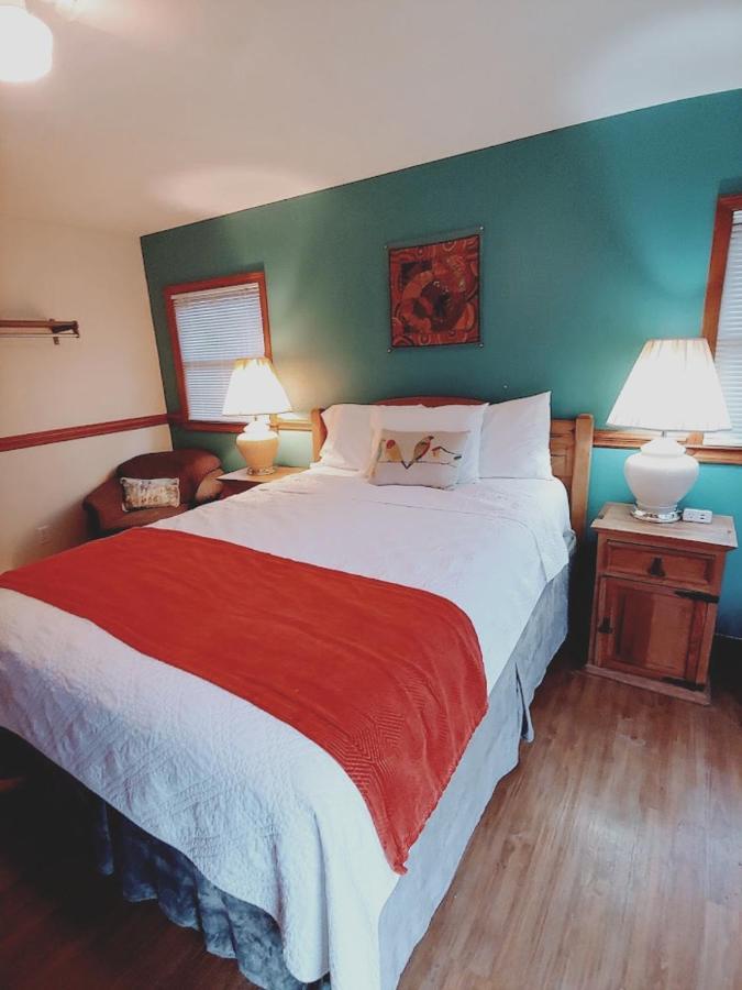 Meadowlark Motel With Restaurant & Bar Maggie Valley Exterior photo