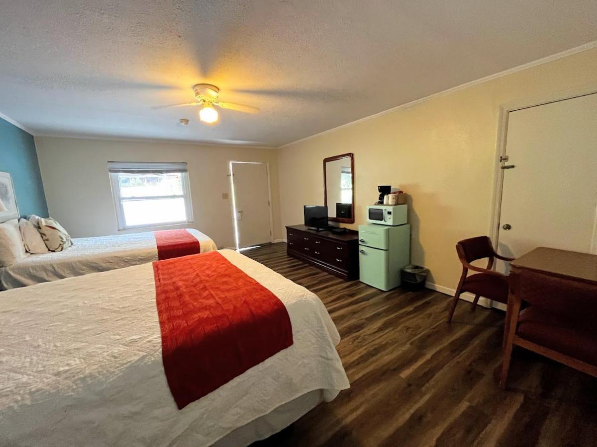 Meadowlark Motel With Restaurant & Bar Maggie Valley Exterior photo